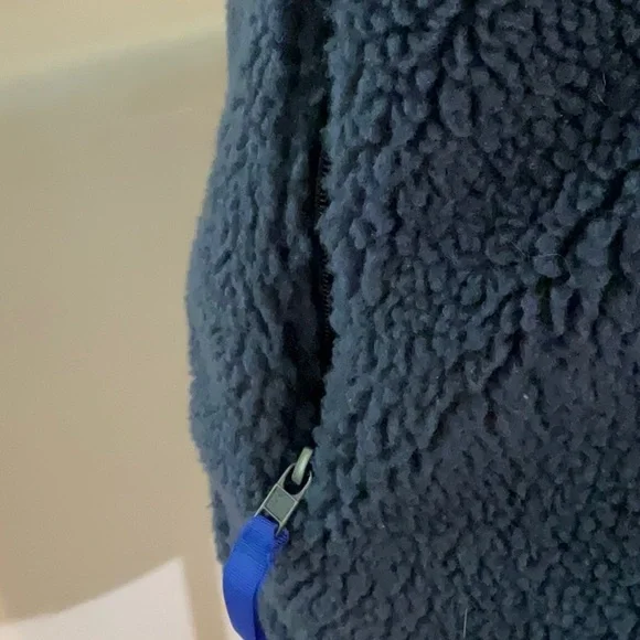 Patagonia Dark Blue Fleece Vest with Black Pocket - Picture 3 of 6